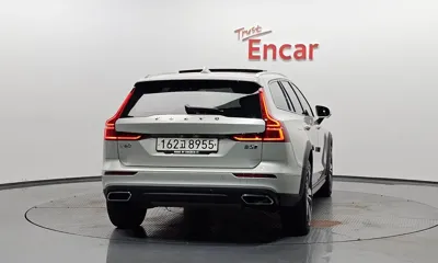 Volvo V60 2021, 46513 км, за 20021.01 USD