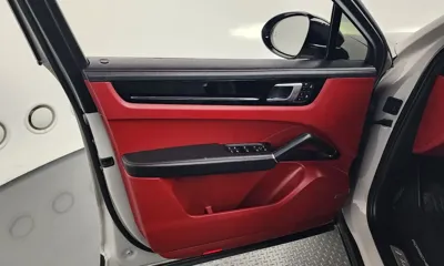 Porsche Cayenne 2023, 35352 км, за 71484.84 USD - фото 24