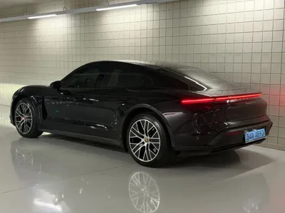 Porsche Taycan 2021, 18000 км, за 64986.22 USD