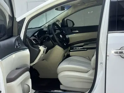 Buick GL8 2025, 4900 км, за 24530.96 USD - фото 25