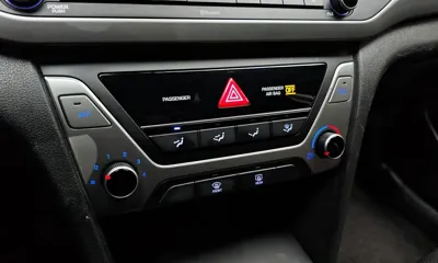 Hyundai Avante 2018, 90298 км, за 5911.72 USD - фото 16