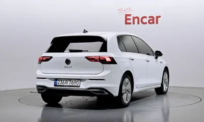 Volkswagen Golf 2022, 29937 км, за 24377.55 USD