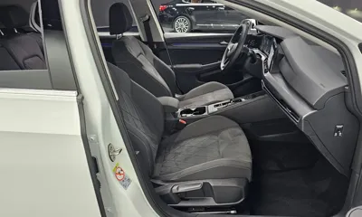 Volkswagen Golf 2022, 29937 км, за 24377.55 USD - фото 26