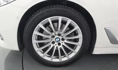 BMW 5-Series 2019, 61687 км, за 17001.44 USD