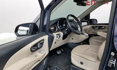 Mercedes-Benz V-Class 2022, 83703 км, за 56489.73 USD - фото 10