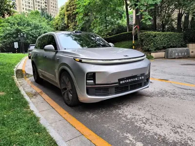 Li Auto Li L9 2023, 74000 км, за 31753.21 USD