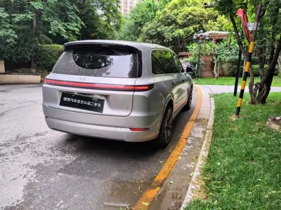 Li Auto Li L9 2023, 74000 км, за 31753.21 USD