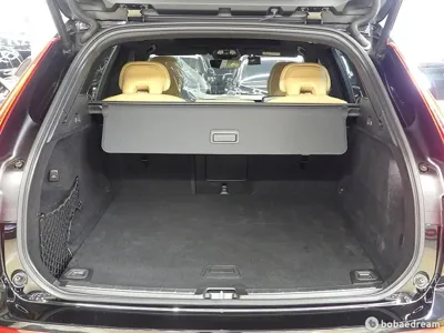 Volvo XC60 2023, 48636 км, за 27569.91 USD
