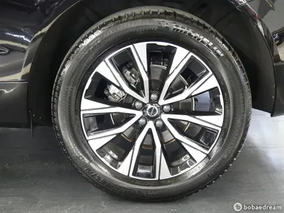 Volvo XC60 2023, 48636 км, за 27569.91 USD