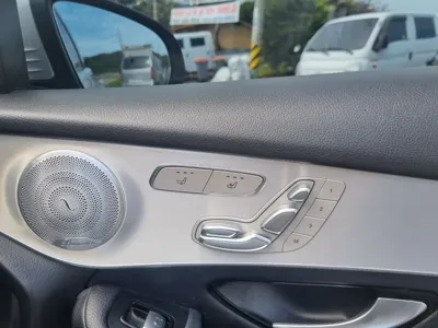 Mercedes-Benz GLC-Class 2017, 79415 км, за 15960.92 USD - фото 20