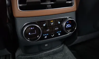 Genesis GV70 2023, 57072 км, за 65636.08 USD - фото 29