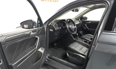 Volkswagen Tiguan 2020, 39151 км, за 18892.52 USD - фото 10