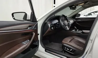BMW 5-Series 2020, 81775 км, за 20152.29 USD - фото 10