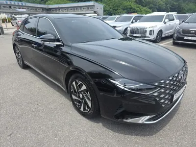 Hyundai Grandeur 2022, 77000 км, за 18376.53 USD