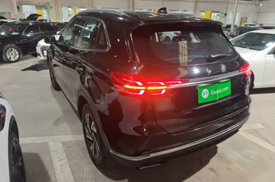 Hongqi HS5 2022, 27200 км, за 15688 USD