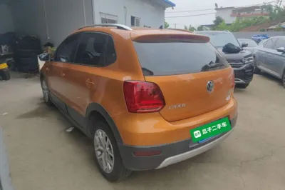 Volkswagen Polo 2016, 62100 км, за 6911 USD