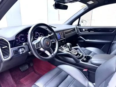 Porsche Cayenne 2021, 70000 км, за 61035.37 USD
