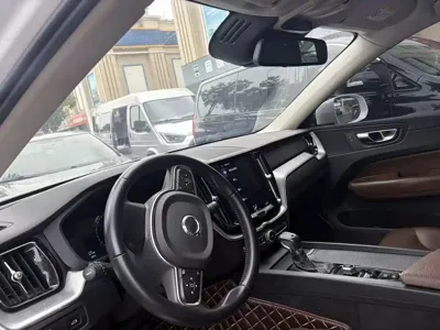 Volvo XC60 2018, 68000 км, за 16009.11 USD