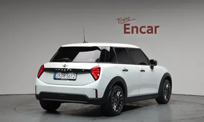 MINI Cooper 2025, 3475 км, за 20812.68 USD