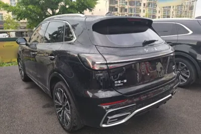 Hongqi HS5 2023, 35400 км, за 18154 USD