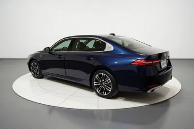 BMW 5 Series 2025, 31400 км, за 45596 USD