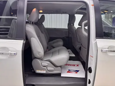 Toyota Sienna 2017, 75000 км, за 27368.51 USD - фото 18