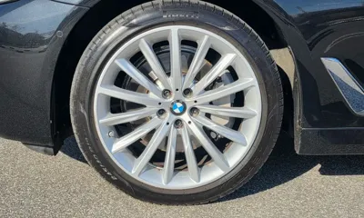 BMW 5-Series 2023, 39771 км, за 27023.45 USD