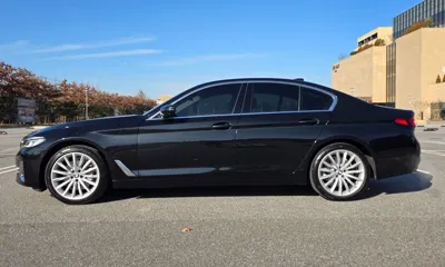 BMW 5-Series 2023, 39771 км, за 27023.45 USD - фото 20