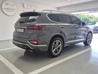 Hyundai Santafe 2019, 68000 км, за 15302.46 USD
