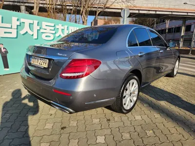 Mercedes-Benz E-Class 2018, 72672 км, за 17001.44 USD