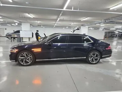 Genesis G90 2023, 110013 км, за 7423.32 USD