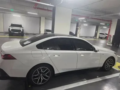 BMW 5-Series 2025, 17000 км, за 42530.44 USD