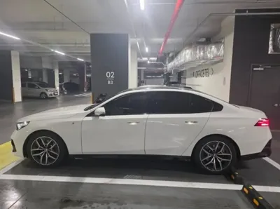 BMW 5-Series 2025, 17000 км, за 42530.44 USD
