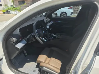 BMW 5-Series 2025, 17000 км, за 42530.44 USD