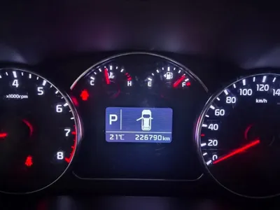 Kia Carens 2016, 226000 км, за 2276.87 USD - фото 9