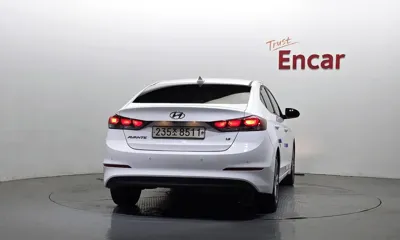 Hyundai Avante 2018, 136379 км, за 5441.78 USD