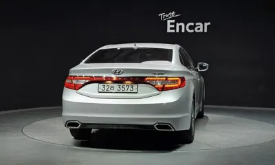 Hyundai Grandeur 2015, 49633 км, за 6188.93 USD