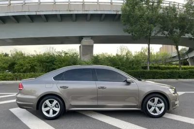 Volkswagen Passat 2015, 90000 км, за 8782 USD