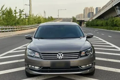 Volkswagen Passat 2015, 90000 км, за 8782 USD