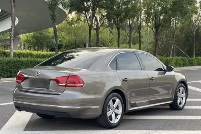 Volkswagen Passat 2015, 90000 км, за 8782 USD