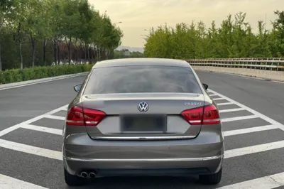 Volkswagen Passat 2015, 90000 км, за 8782 USD