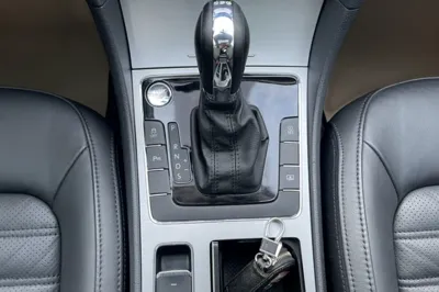 Volkswagen Passat 2015, 90000 км, за 8782 USD - фото 11