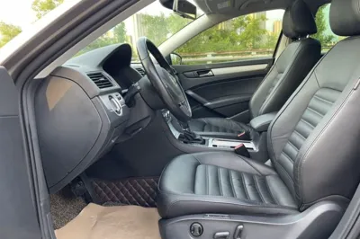 Volkswagen Passat 2015, 90000 км, за 8782 USD - фото 12