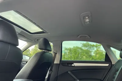 Volkswagen Passat 2015, 90000 км, за 8782 USD - фото 13