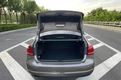 Volkswagen Passat 2015, 90000 км, за 8782 USD - фото 14