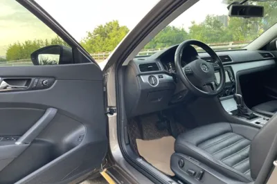 Volkswagen Passat 2015, 90000 км, за 8782 USD - фото 16