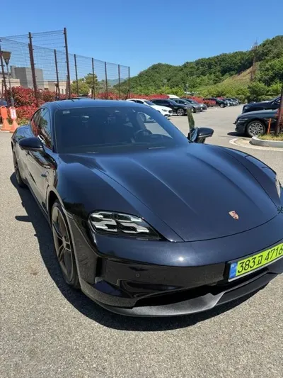 Porsche Taycan 2025, 30000 км, за 80412.24 USD