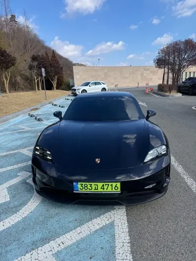 Porsche Taycan 2025, 30000 км, за 80412.24 USD