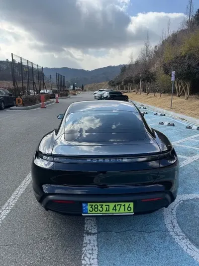 Porsche Taycan 2025, 30000 км, за 80412.24 USD