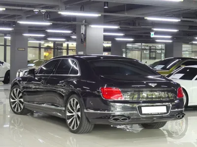 Bentley Flying Spur 2023, 27400 км, за 155700.41 USD